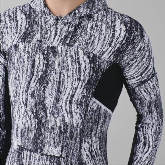 LULULEMON Runbeam Hoodie Heat Wave Print | Size 6 - Picture 7 of 16